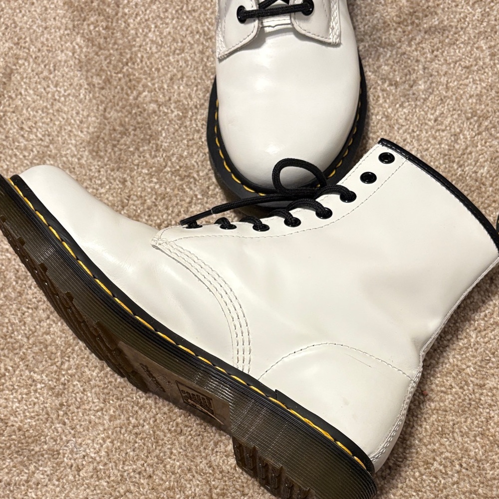 Dr. Martens Airwalk White Combat Boots with Black Laces Womens Size 9 - Picture 4 of 14